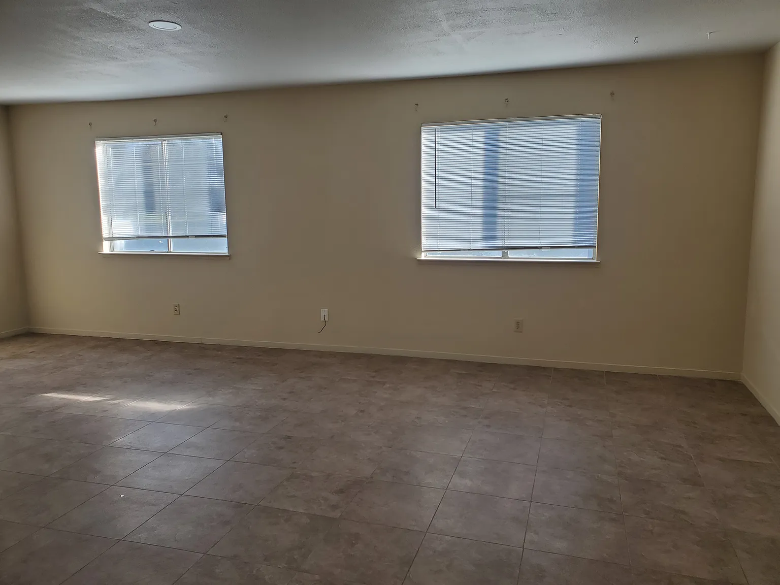 2 bed, 1200 sqft, $1,600 — Photo 2