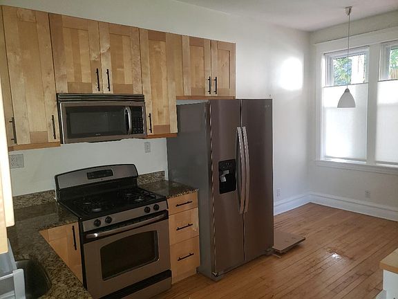 2nd image of 1637 N Wood St #1
