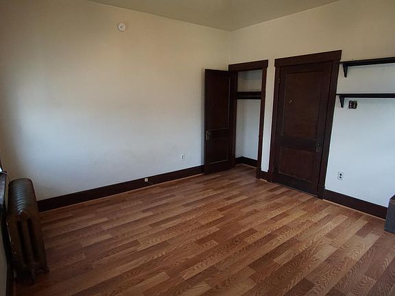 bed room door and closet