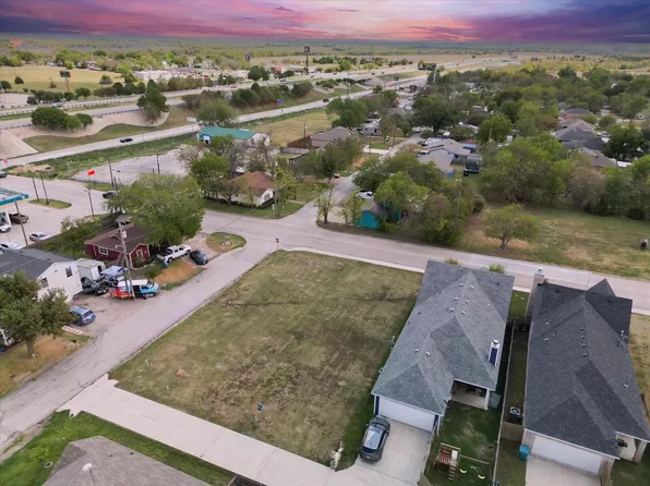 413 E 5th St, Ferris, TX 75125