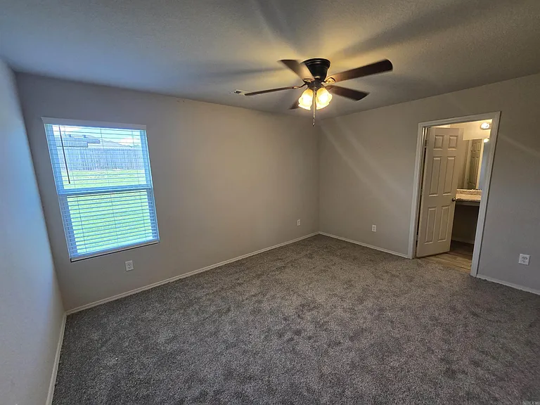 31 Winter Valley Cv — Photo 7