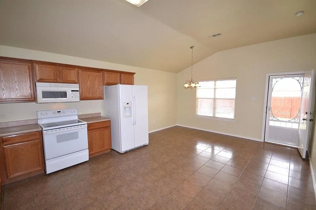 3 bed, 1565 sqft, $1,550 — Photo 3