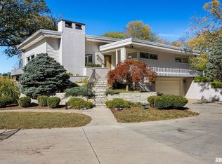 1283 N Skyview Dr, East Peoria, IL 61611