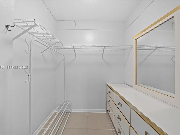 17021 N Bay Rd #425 — Photo 13