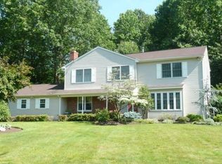 28 Monterey Dr, Princeton Junction, NJ 08550