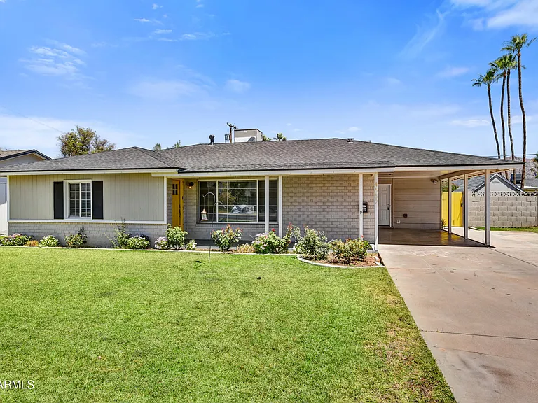 4652 E Vernon Ave — Photo 1