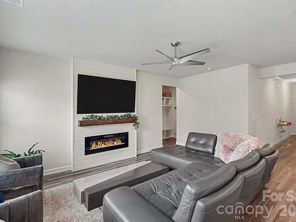 3rd image of 3514 Peach Cobbler St