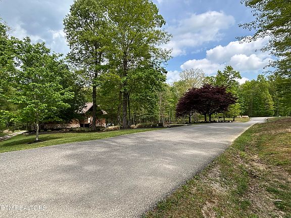 5th image of 150 Red Oak Dr