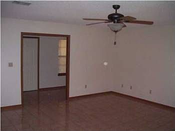4th image of 2109 Oakstream Ave