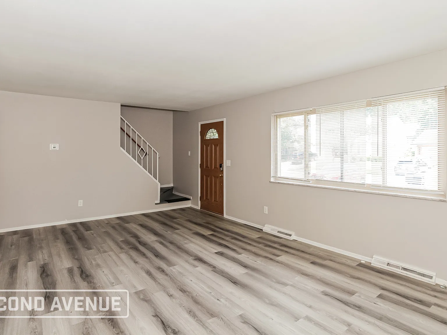 5 bed, 1.5 bath, 1810 sqft, $2,095 — Photo 3