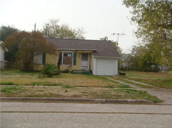 125 18th Ave N, Texas City, TX 77590