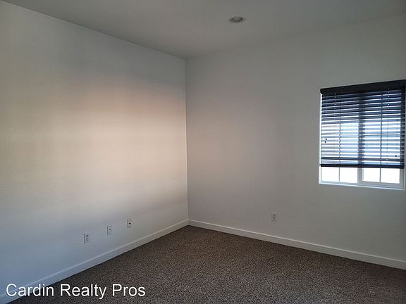 5th image of 740 Canary Cir #C