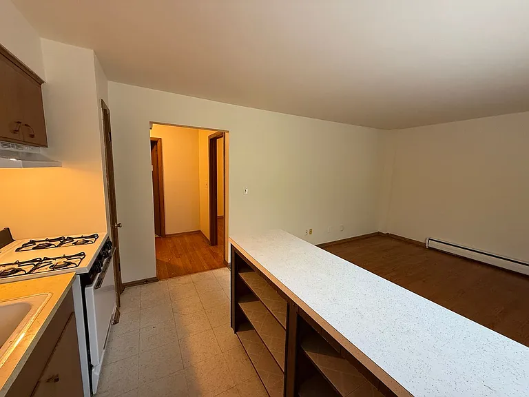 1441 N Franklin Pl — Photo 4