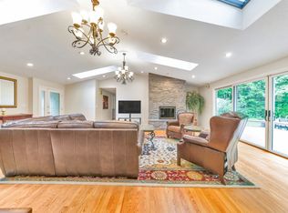 483 Inverness Ln, Longmeadow, MA 01106