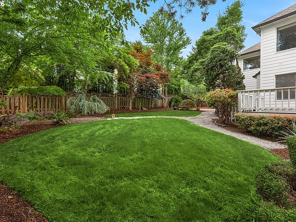 5th image of 12084 SE Sovereign Dr