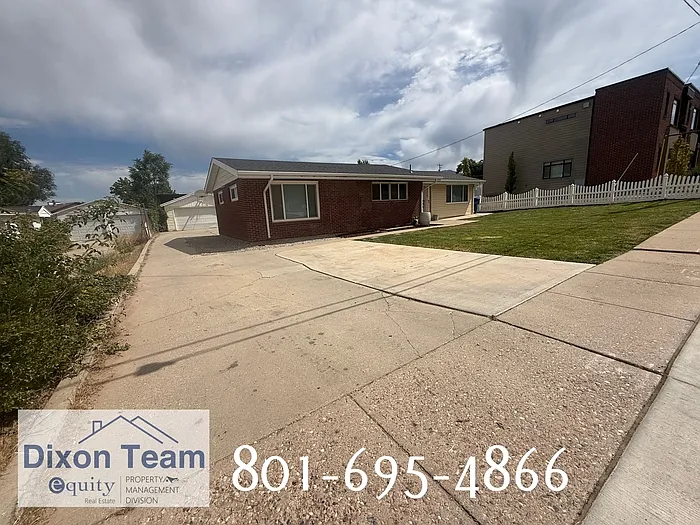 5 bed, 3.0 bath, 2103 sqft, $3,000 — Photo 3