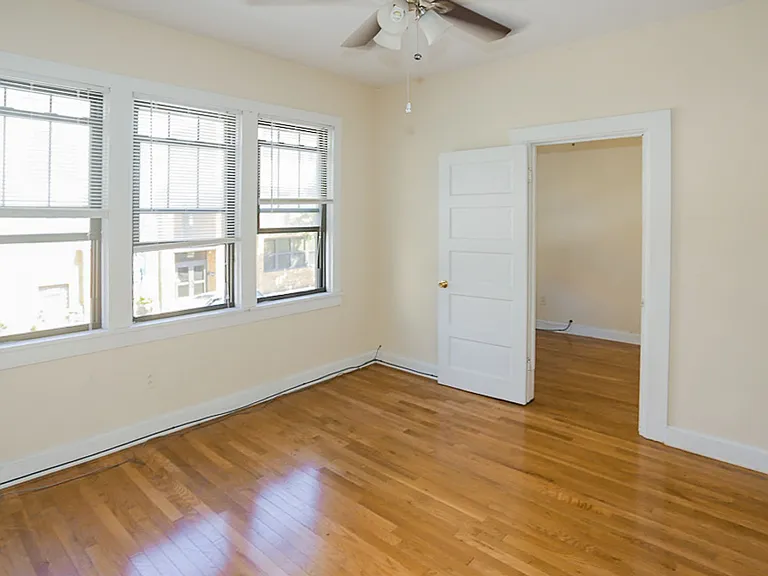 2254 N Southport Ave — Photo 7