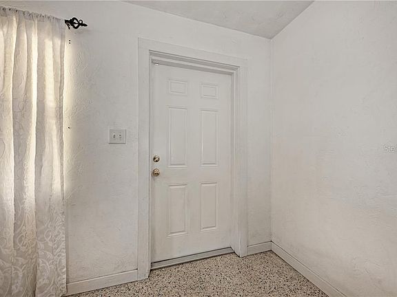 5th image of 509 Tarpon Ave