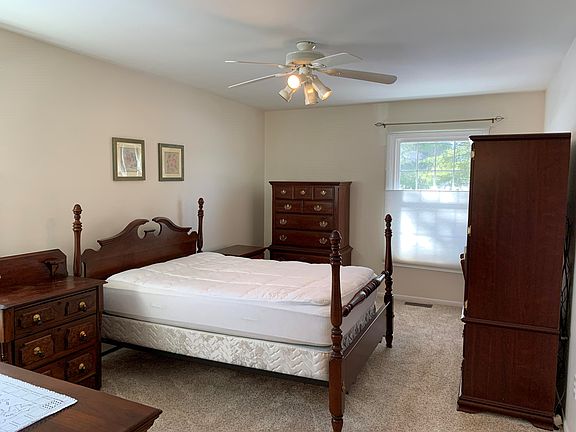 3rd image of 109 Canterbury Ln