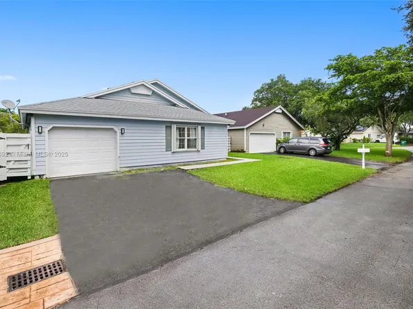 15025 SW 142nd Pl, Miami, FL 33186