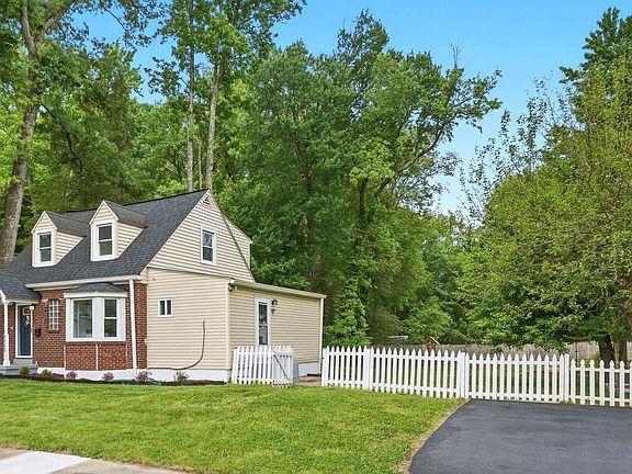 3rd image of 4005 Forest Grove Dr