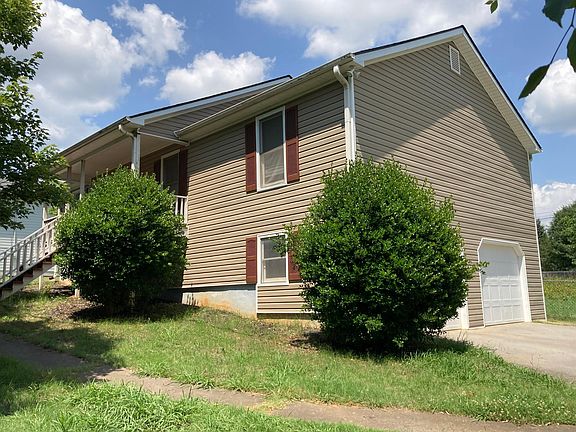 3rd image of 18 Fairfield Dr