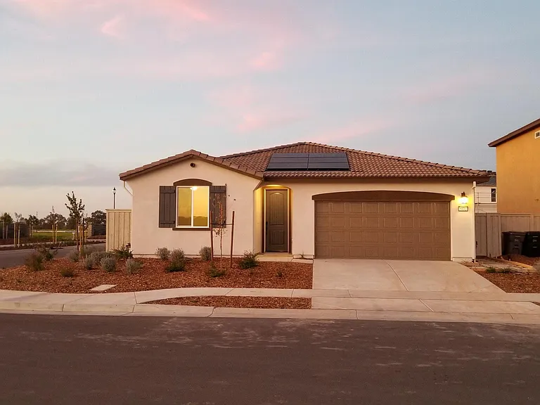 5032 Grasscreek Dr — Photo 1