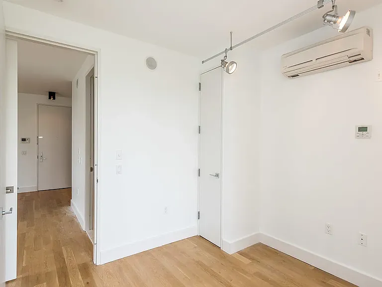 74 Maujer St #1B — Photo 8