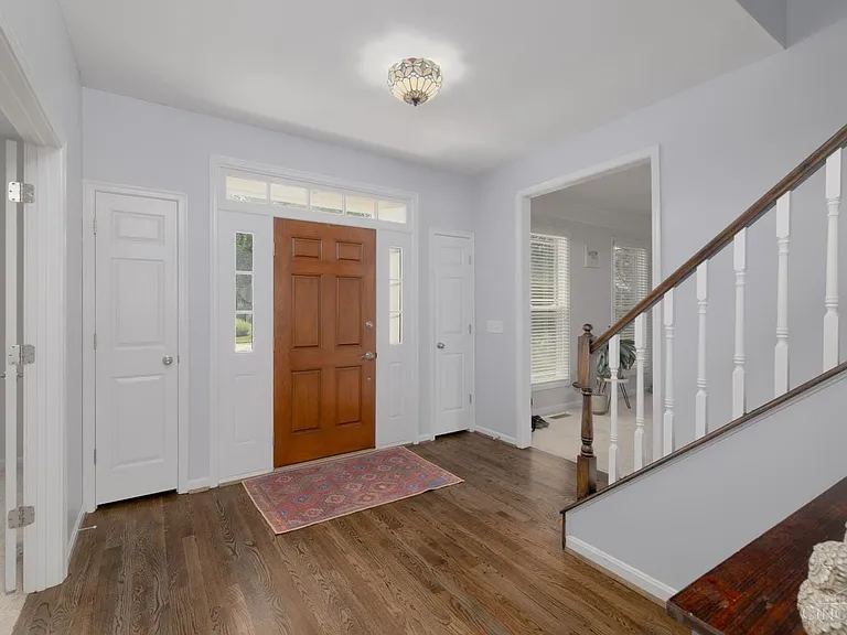 4646 Lakeridge Ct — Photo 4
