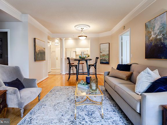 5th image of 901 N Monroe St APT 303