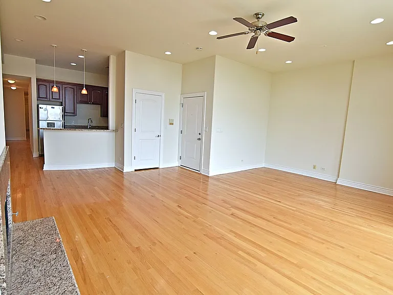 5140 N Clark St — Photo 8