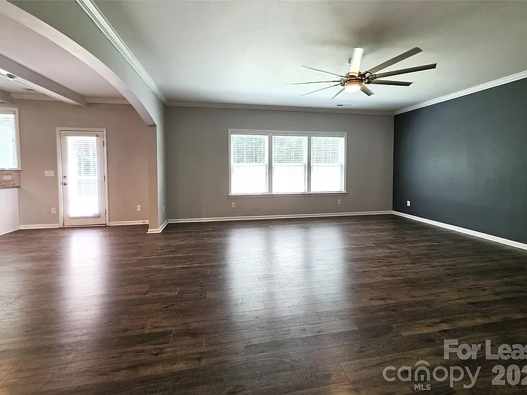 2053 Pine Siskin Ct — Photo 13