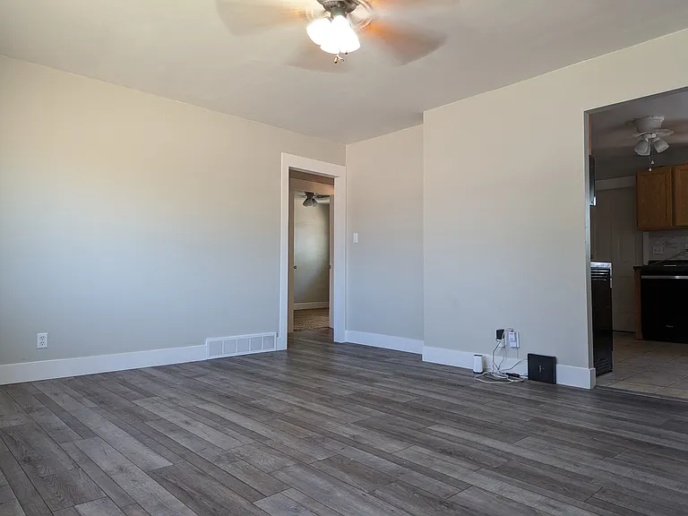 1089 W 300 N — Photo 4