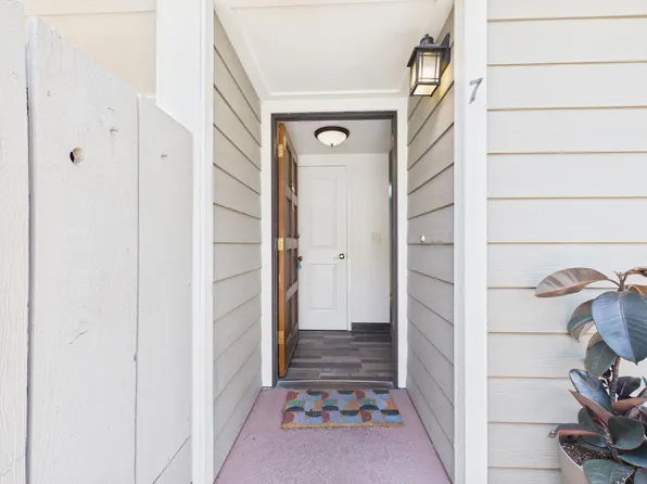 402 Watson St APT 7, Monterey, CA 93940