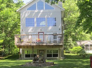 N3873 River Side Dr, Peshtigo, WI 54157