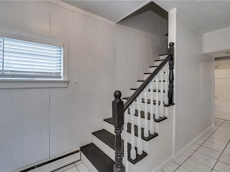 822 Lawrence St — Photo 4