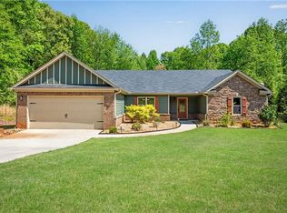 527 Lena Dr, Hoschton, GA 30548