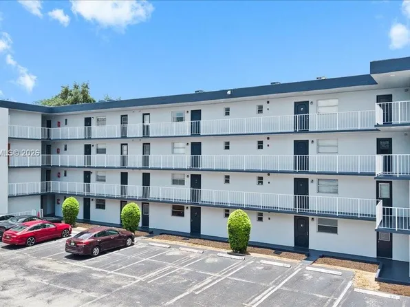 447 NE 195th St APT 414, Miami, FL 33179