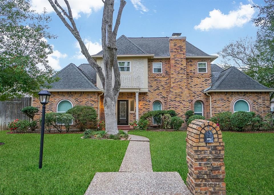 1st image of 15750 Walkwood Dr