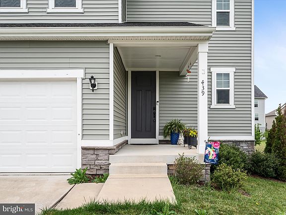 5th image of 439 Town Run Ln