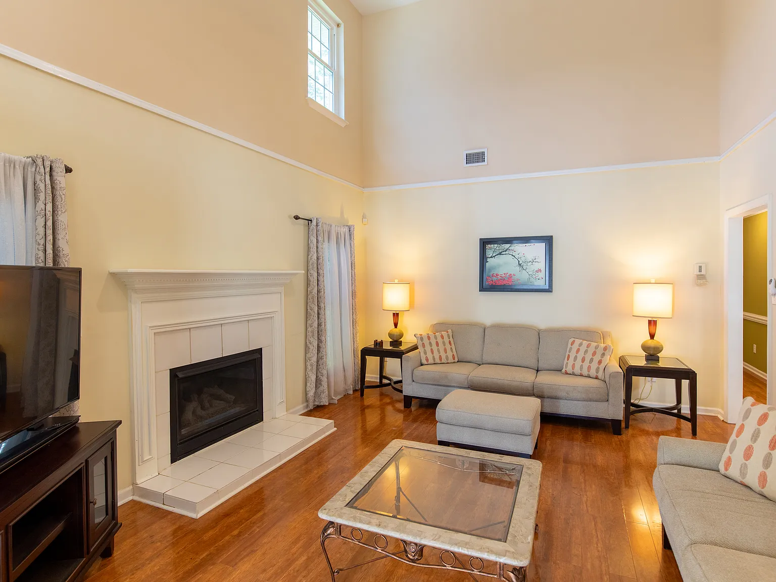 3 bed, 2.5 bath, 1940 sqft, $3,000 — Photo 3