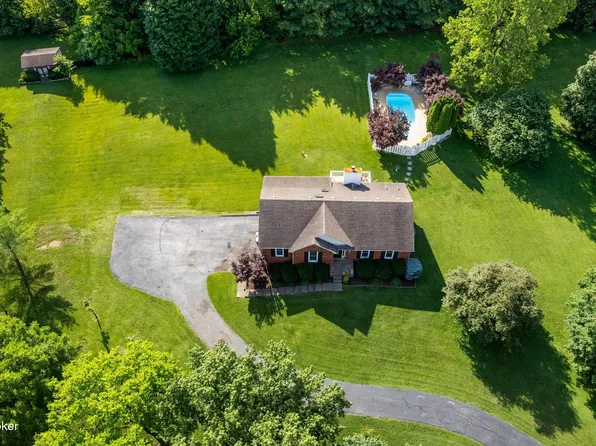 7705 Commonwealth Dr, Crestwood, KY 40014