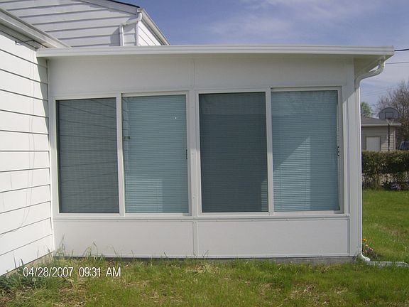 left side of sunroom