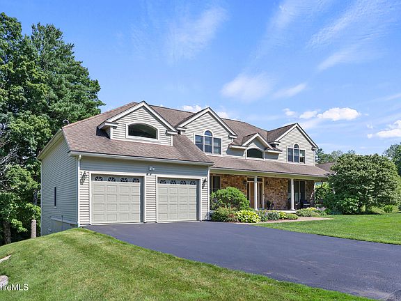 2nd image of 35 Meadow Ridge Dr