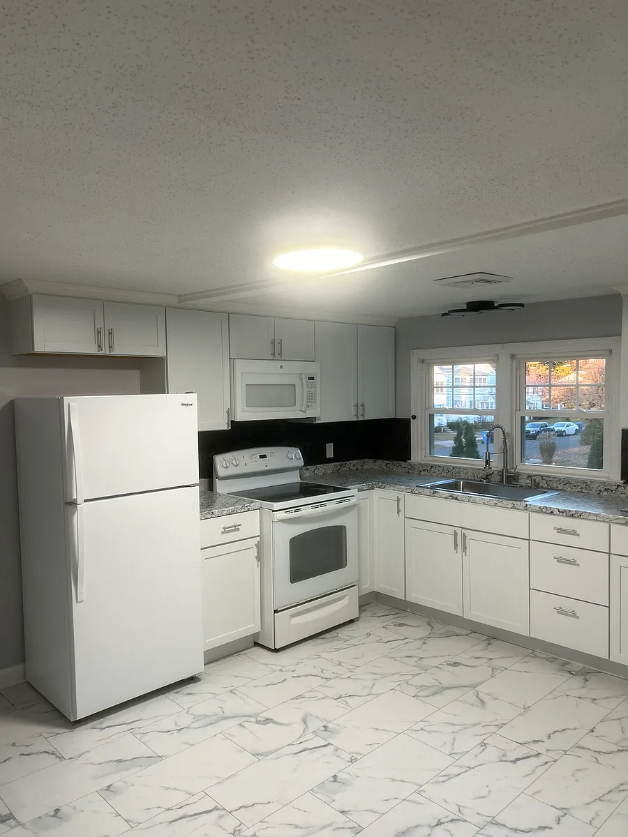 Building Photo - 208 Columbia St #2