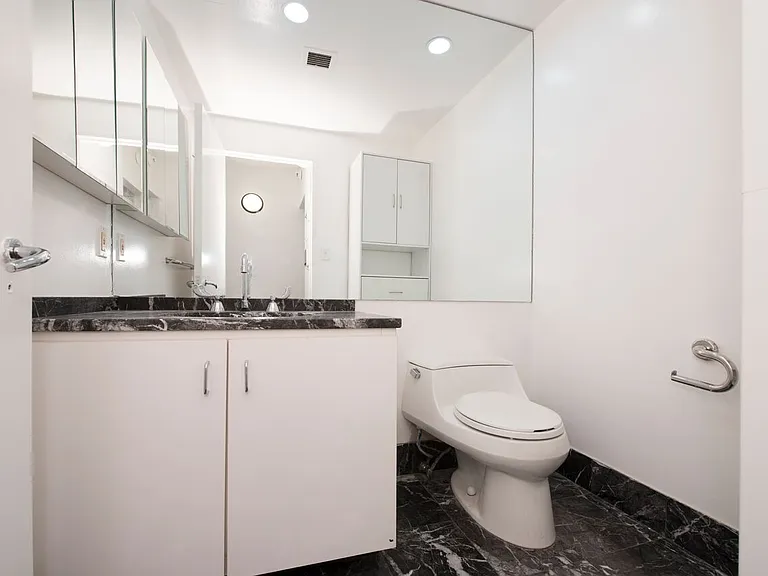 216-218 E 47th St #21A — Photo 9