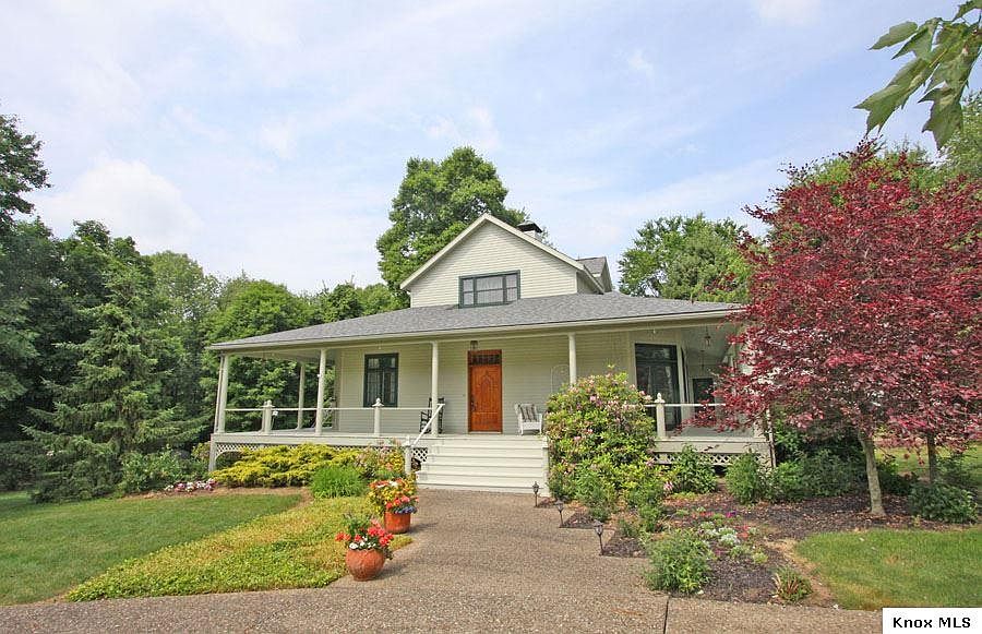 1st image of 7 Fox Chase Dr