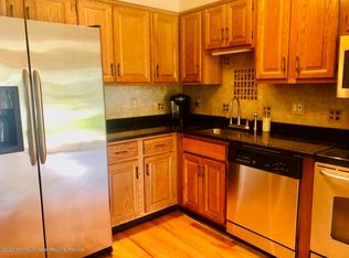 16 Woodmere Ct, Freehold, NJ 07728