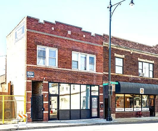 1st image of 4027 W Montrose Ave #4027