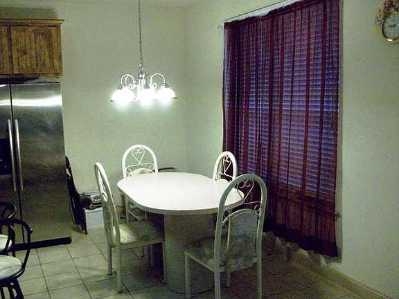 kitchen eating area